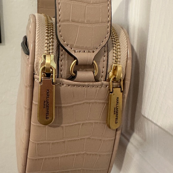 KARL LAGERFELD PARIS Maybelle Crossbody Camera Bag Shell/Tan/Beige color - Picture 8 of 16